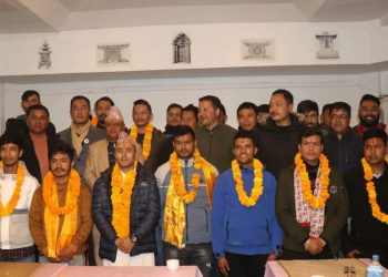 धुलिखेल एमाले नगर कमिटी सदस्य ब्याञ्जु सहित दर्जन युवाहरु नेपाली कांग्रेसमा प्रवेश