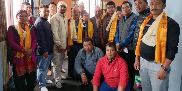 एमाले काभ्रेमा ठुलो झड्का, पूर्व जिल्ला सदस्यसहित २५ जना नेपाली कांग्रेस प्रवेश