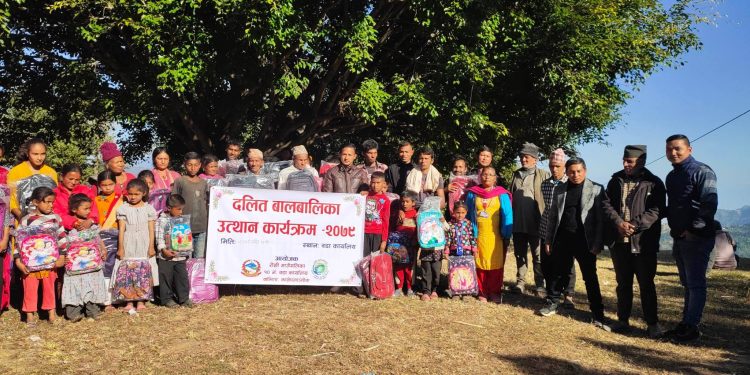 रोशीमा दलित बालबालिका उत्थान कार्यक्रम अन्तर्गत ५३ जना छात्र ,छात्रालाई झोला बितरण