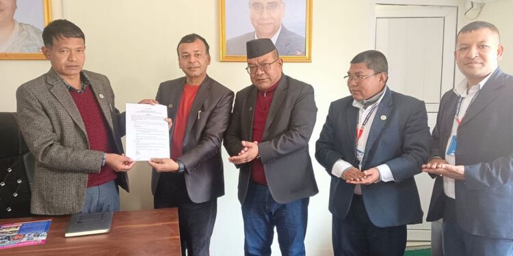 रोशी गाउँपालिका र रेयुकाई एईको मासुनागा आँखा अस्पताल विच सम्झौता