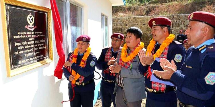 काभ्रेको विकट क्षेत्र देवीटारमा नवनिर्मित इलाका प्रहरी कार्यालय भवन समुदघाटन