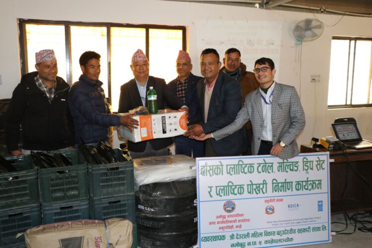 नमोबुद्ध नगरका विभिन्न ५  कृषक, कृषि फर्म तथा सहकारीलाई कृषि सामाग्री वितरण