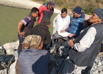 वडाको पूर्वाधार निर्माणको निरिक्षणमा व्यस्त वडा अध्यक्ष बिष्णु बहादुर तामाङ