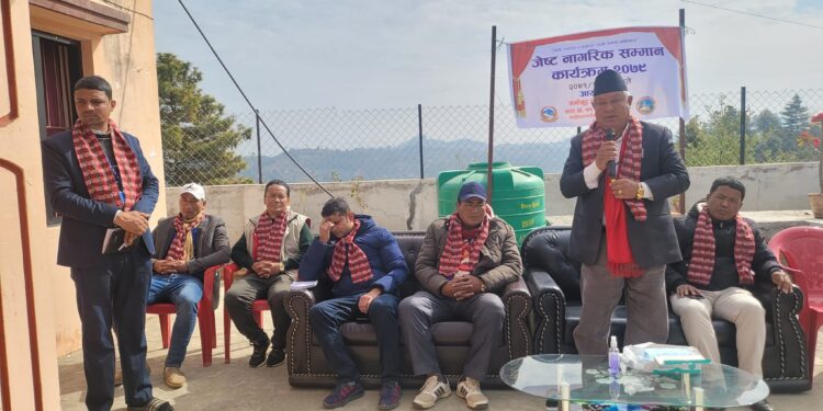 सीमलचौर स्यामपाटीका जेष्ठ नागरीकहरुलाई न्यानो कपडा वितरण