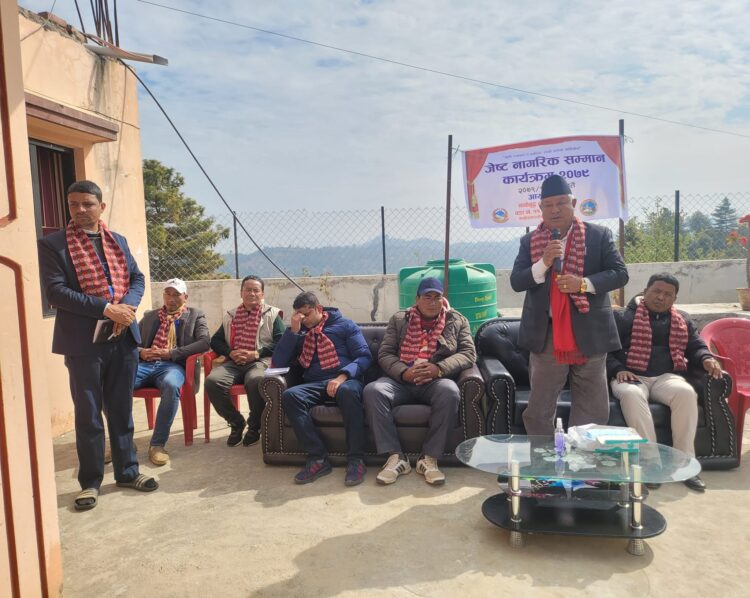 सीमलचौर स्यामपाटीका जेष्ठ नागरीकहरुलाई न्यानो कपडा वितरण