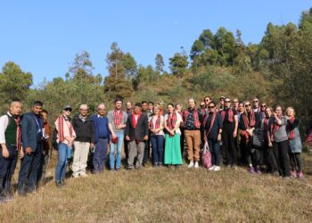 फिनल्याण्डको टोली द्धारा नमोबुद्ध २ भागवतेमा पलाएको पानीको श्रोत (मुहान) अवलोकन