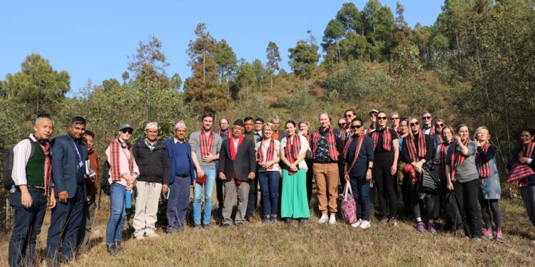 फिनल्याण्डको टोली द्धारा नमोबुद्ध २ भागवतेमा पलाएको पानीको श्रोत (मुहान) अवलोकन