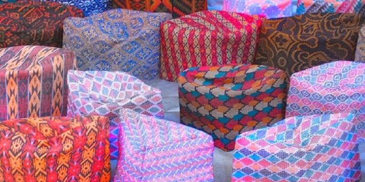 आज नेपाली टोपी दिवस मनाइँदै