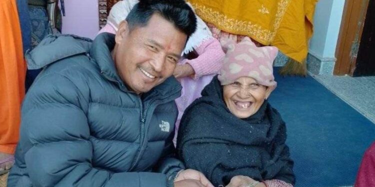 रोशी १ का अशक्त नागरिकहरुलाई घर घरमै सामाजिक सुरक्षा भत्ता