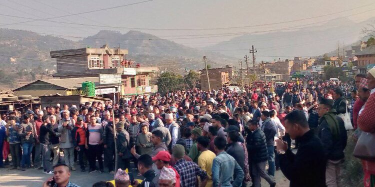 बसको ठक्करबाट बालिकाको मृत्यु भएपछी भकुन्डे तनावग्रस्त