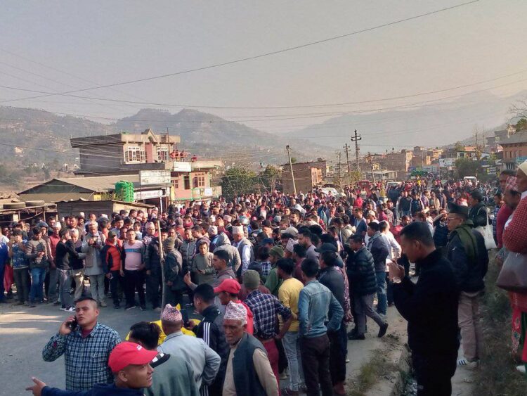 बसको ठक्करबाट बालिकाको मृत्यु भएपछी भकुन्डे तनावग्रस्त