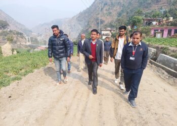 चौकी डाँडा खहरेपाँगु सडकको गाउँपालिका अध्यक्ष दिनेश लामाद्धारा अनुगमनः अबको २ महिनाभित्र कालोपत्रे हुने