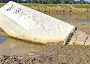 सीमाबाट हराएका दुई सीमास्तम्भ खोलामा भेटिएपछि ओरिया खोलाको विवाद फेरि बाहिर