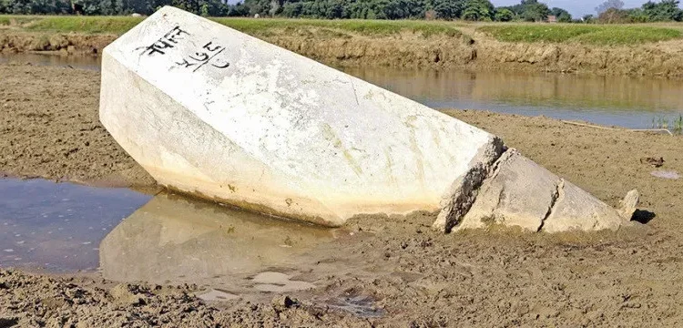 सीमाबाट हराएका दुई सीमास्तम्भ खोलामा भेटिएपछि ओरिया खोलाको विवाद फेरि बाहिर