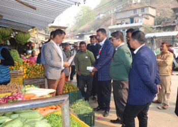 भुम्लु गाउँपालिकाका उपाध्यक्ष तामाङको टोलीद्वारा बजार अनुगमन