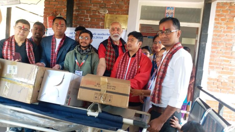 भुम्लु गाउँपालिकाको स्वास्थ्य चौकीलाई स्वास्थ्य सामग्री प्रदान