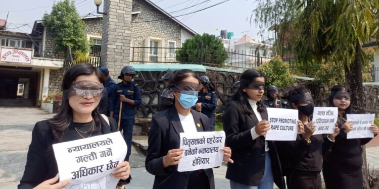 अभिनेता पल शाहलाई सफाइ दिने फैसला विरुद्ध उच्च अदालत पोखरामा प्रदर्शन