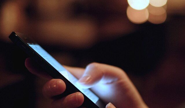 बालबालिकाका लागि मोबाइल छाड्नै नसक्ने लत बन्दै