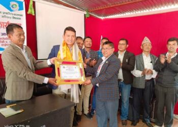 रोशीद्वारा सामुदायिक विद्यालय व्यवस्थापन समिति महासङ्घ नेपालका नव निर्वाचित अध्यक्ष मुक्तानलाई सम्मान तथा बधाई