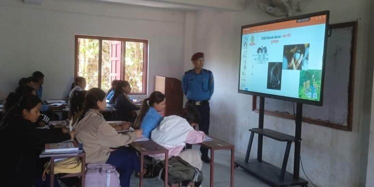 रोशीका विद्यार्थीलाई साइबर अपराध, बाल यौन दुरुपयोग लगायतका विषयमा सचेतना