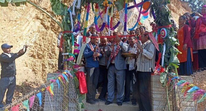 मण्डनदेउपुरमा २६ लाखको लागतमा झोलुङ्गे पुल निर्माण
