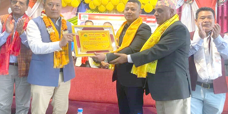 नेपाली कांग्रेस नमोबुद्ध–काठमाडौं सम्पर्क समितिद्धारा मन्त्री लामालाई बधाई