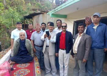 नेता एवं पूर्व राज्यमन्त्री उप्रेतीलाई आर्थिक सहयोग