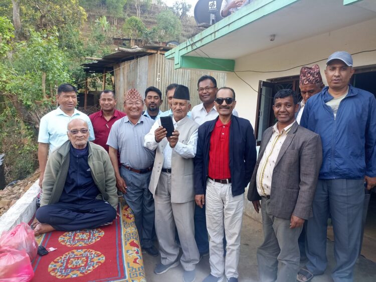 नेता एवं पूर्व राज्यमन्त्री उप्रेतीलाई आर्थिक सहयोग