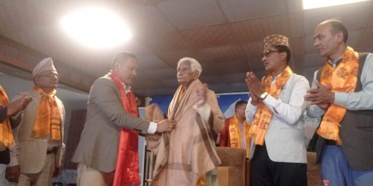 स्थापना दिवसमा नेपाल शिक्षक संघ काभ्रेले गर्यो सम्मान