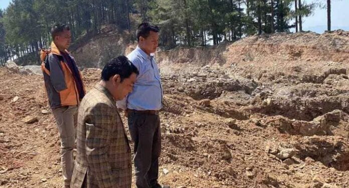 तेमालमा निर्माणाधीन तामाङ संग्रहालय र रङ्गशालाको उपाध्यक्ष थोकरद्वारा अनुगमन