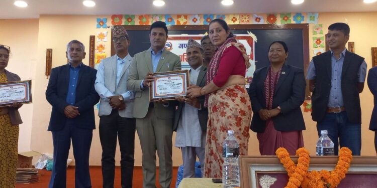 १६ औं गणतन्त्र दिवसको अवसरमा काभ्रेमा शहीद परिवारलाई सम्मान