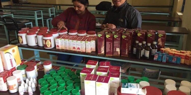 रोशी १० वाल्टिङमा निःशुल्क आयुर्वेद स्वास्थ्य शिविर सञ्चालन हुँदै