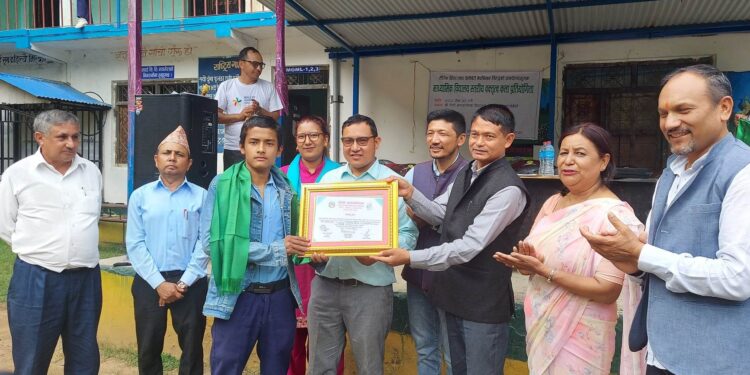 रोशीमा भएको वक्तृत्वकला प्रतियोगिताको प्रथम पुरस्कार पोक्रा मा.वि.लाई