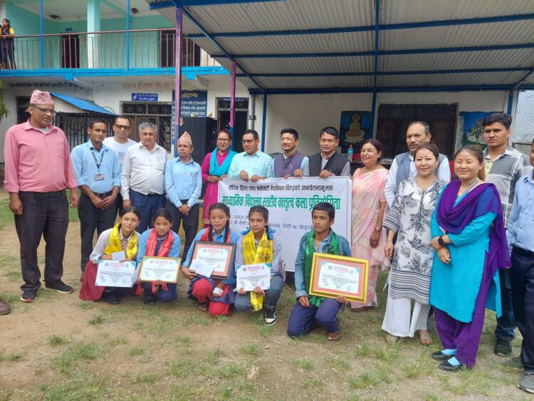 रोशीमा भएको वक्तृत्वकला प्रतियोगिताको प्रथम पुरस्कार पोक्रा मा.वि.लाई