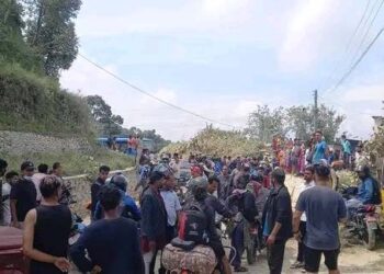 वीपी राजमार्ग अन्तर्गत धुलिखेल सडकखण्डमा स्थानीयको अवरोध