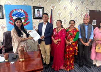 सामुदायिक विद्यालय व्यवस्थापन समिति महासंघ नेपालले काठमाडौ महानगरपालिकालाई ज्ञापनपत्र बुझायो ।