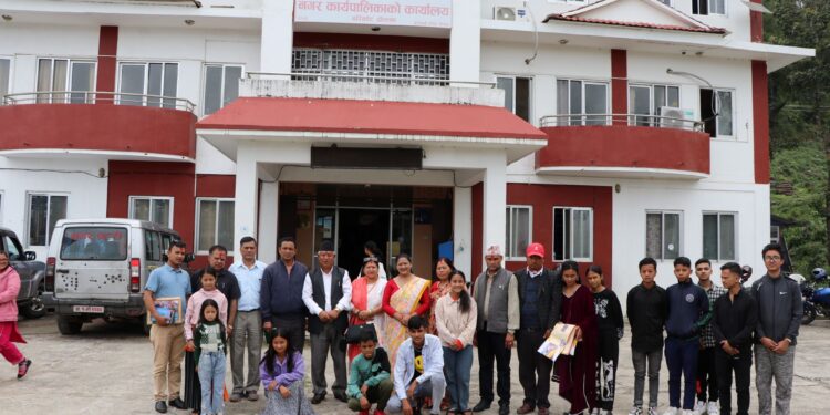 नमोबुद्धका सबै वडा र नगरस्तरीय बाल क्लव सञ्जालका पदाधिकारी बालमैत्री स्थानीय शासन बुझ्न भीमेश्वर नगरपालिकामा