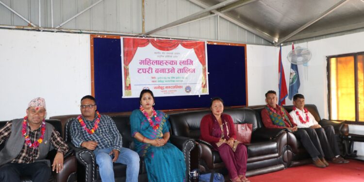 नमोबुद्धमा दुना, टपरी बनाउने कामलाई ‘व्यवसायिक’ बनाउन तालिम सञ्चालन