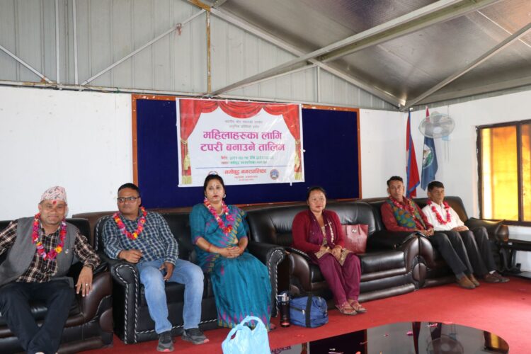 नमोबुद्धमा दुना, टपरी बनाउने कामलाई ‘व्यवसायिक’ बनाउन तालिम सञ्चालन