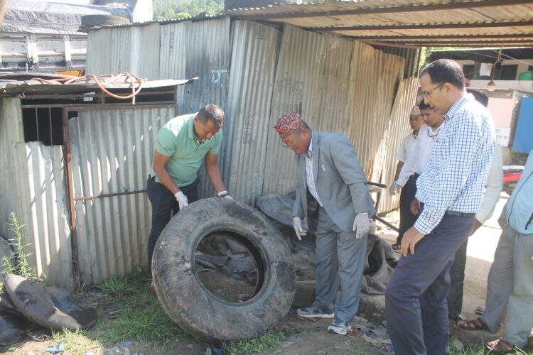 मण्डनदेउपुर नगरपालिकामा डेंगी रोग नियन्त्रणका लागि ‘खोज तथा नष्ट गर’ कार्य शुरु
