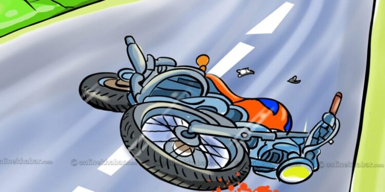 पात्लेखेतमा टिफर र मोटरसाइकल एकआपसमा ठोक्किदा मोटरसाइक चालक गम्भिर घाईते