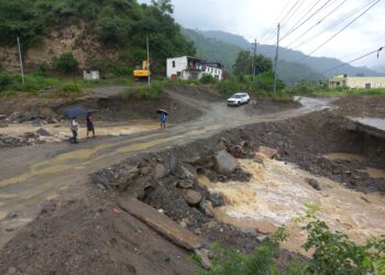 बिपी राजमार्गमा हेभी इक्युपमेन्ट तयारी अवस्थामा