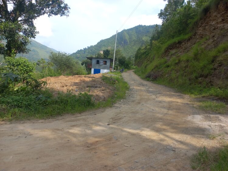 मन्त्री लामाको पहलमा बीपी राजमार्ग देखि हेटौडा जोड्ने सडक कालोपत्रे हुँदै