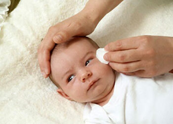 आँखा पाक्ने रोग लाग्नबाट नवजात शिशुहरूलाई जोगाउन डाक्टरको सुझाव