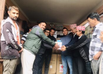 शारदाबतासे स्वास्थ्य चौकीलाई स्वास्थ्य सामाग्री हस्तान्तरण