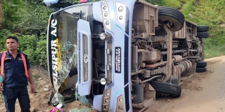 धादिङमा बस दुर्घटना हुँदा २६ जना घाइते