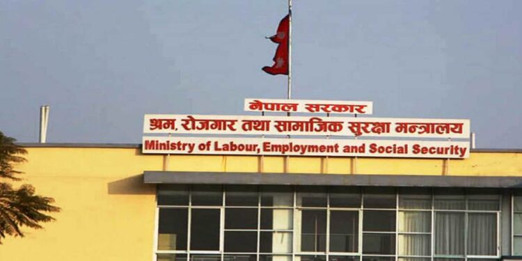 नेपालमा श्रमिकको न्यूनतम पारिश्रमिक १७ हजार ३ सय रुपैयाँ ,आजबाट कार्यान्वयनमा आउने