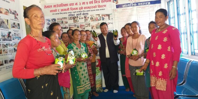 सरमथली कुडुवालका कृषकहरुलाई तरकारीको बिउ वितरण
