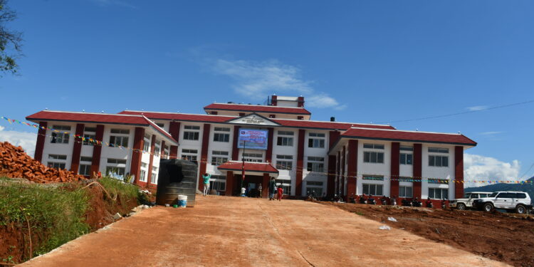 मण्डनदेउपुर नगरपालिकाको नयाँ भवनबाट सेवा शुभारम्भ