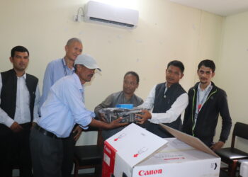 रोशी गाउँपालिकाद्वारा विद्यालयहरूलाई कम्प्युटर वितरण